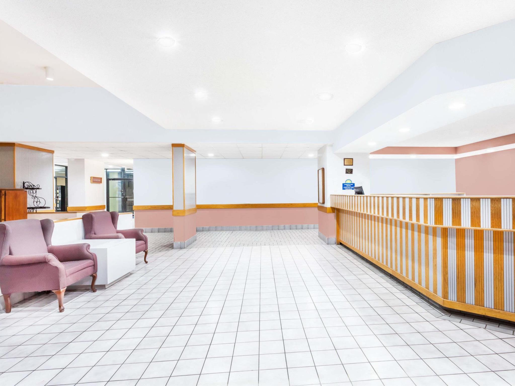 Days Inn & Suites By Wyndham Se Columbia Ft Jackson Exterior foto