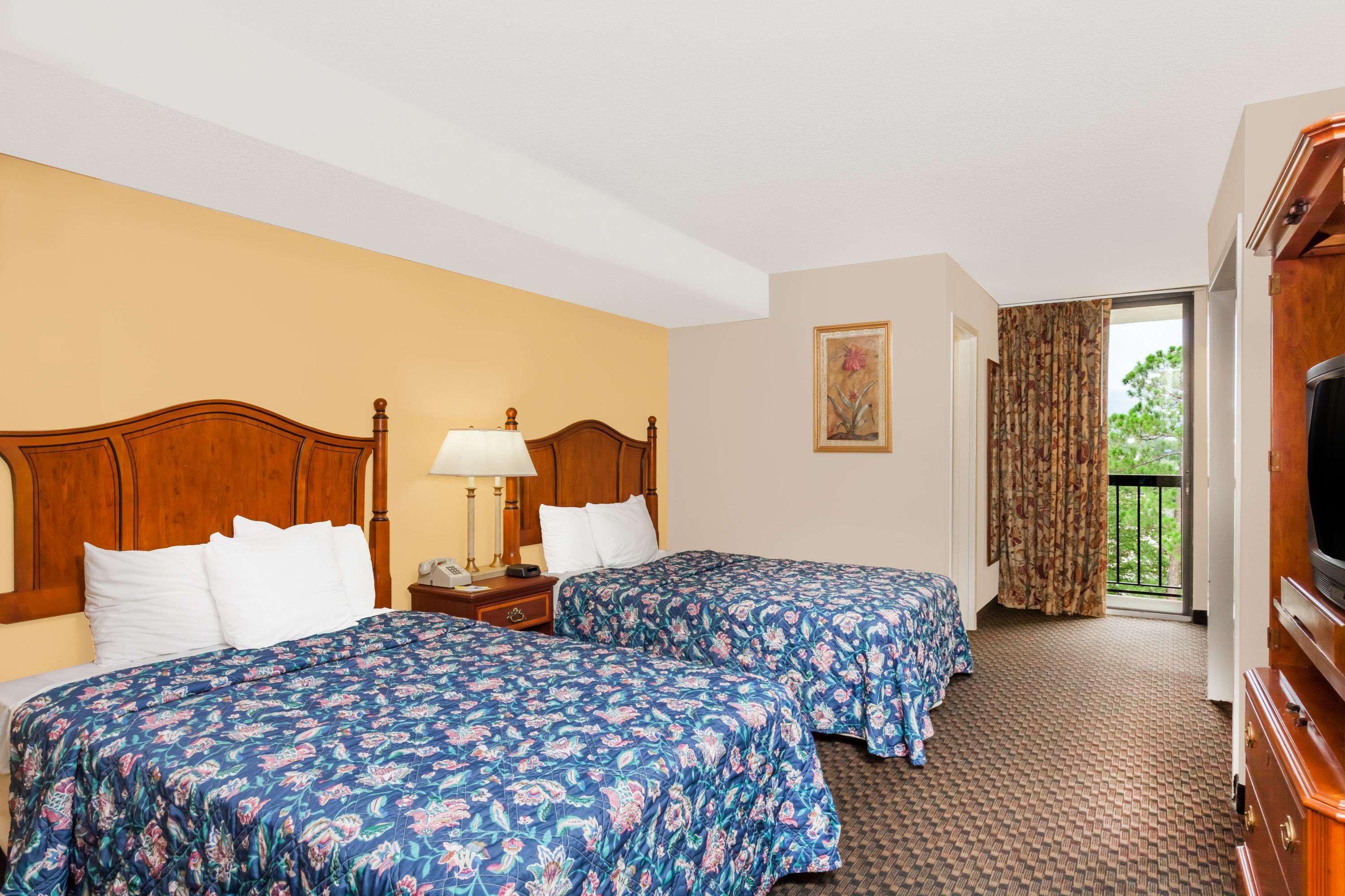 Days Inn & Suites By Wyndham Se Columbia Ft Jackson Exterior foto