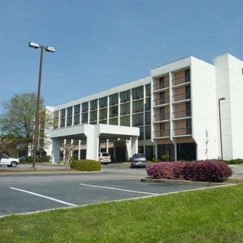 Days Inn & Suites By Wyndham Se Columbia Ft Jackson Exterior foto
