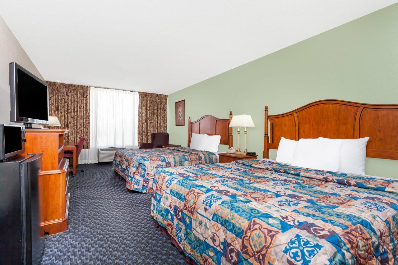 Days Inn & Suites By Wyndham Se Columbia Ft Jackson Exterior foto